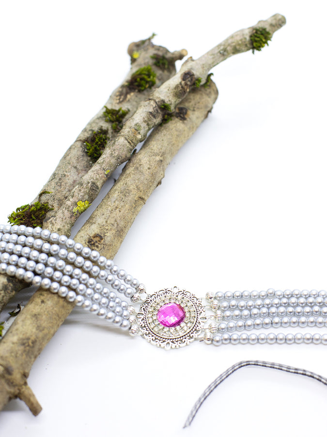 BRIGID Perlen Kropfkette Perlenkette mit pinkem Stein und Strass Applikationen - Riemenschneider Manufaktur